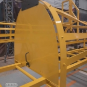 Mantenimiento Cero (Reducción de OPEX): Al ser inertes a los ácidos, bases, salinidad extrema y humedad, las soluciones de Mexican Fibers no sufren corrosión galvánica ni oxidación. El dinero presupuestado para mantener estructuras de acceso se reduce a cero